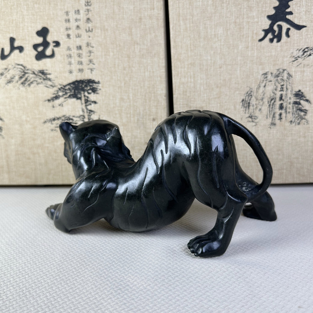 泰山墨玉·玉虎