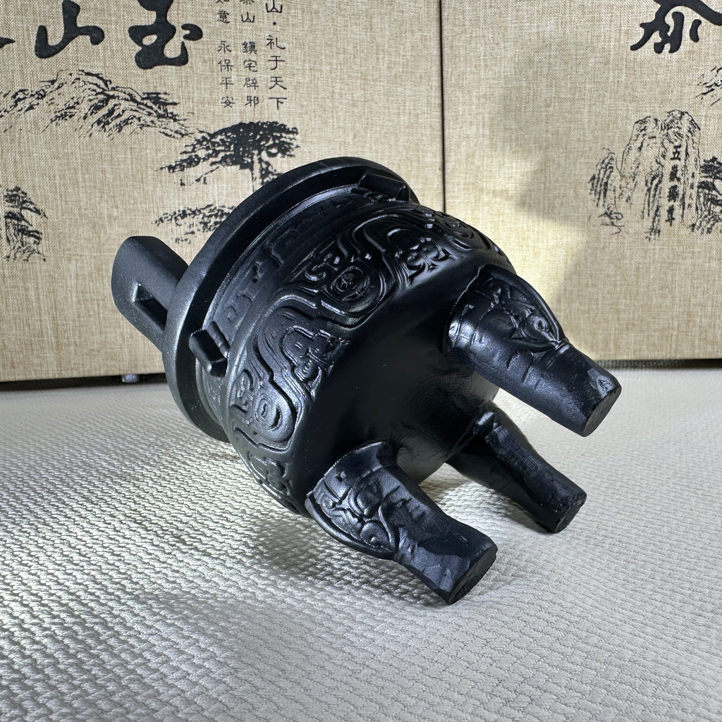 泰山墨玉·香炉鼎